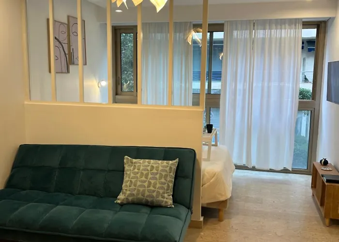 Beachside Chic - Carre D'or -