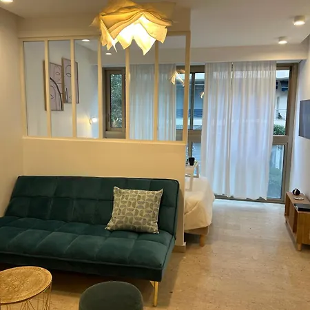 Beachside Chic - Carre D'or -