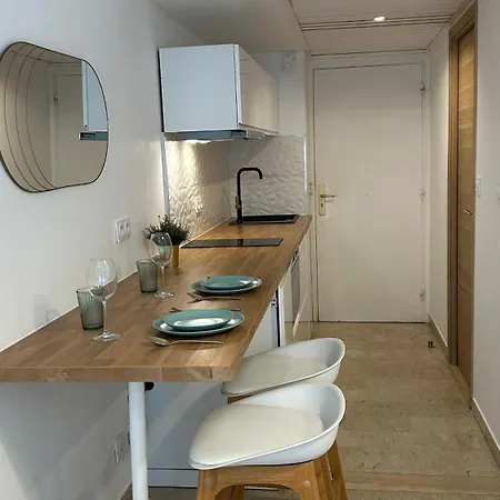 Beachside Chic - Carre D'or - *