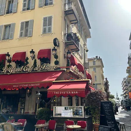 Beachside Chic - Carre D'or - *