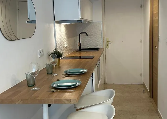 Beachside Chic - Carre D'or - *